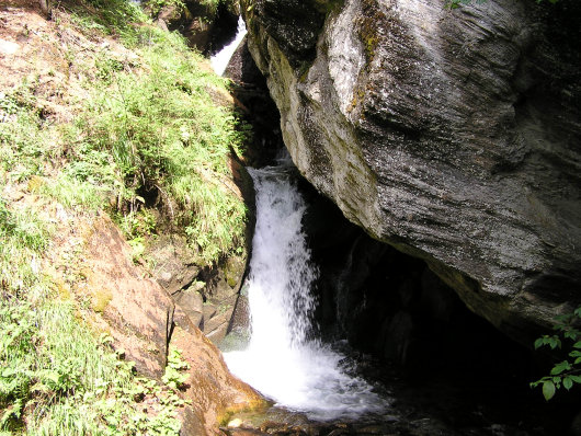 Viele kleine Wasserfälle säumten den Weg in der Barbarossaschlucht.